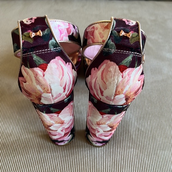 Ted Baker printed pale pink platform sandals in size 37.5(7) USA.🌸 - Picture 13 of 14